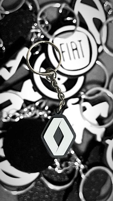 Privesci za ključeve – automobilski brendovi - Motiv: Škoda, Renault na lalafo.rs — 2 Privesci za ključeve – automobilski brendovi - Motiv: Škoda, Renault — 2