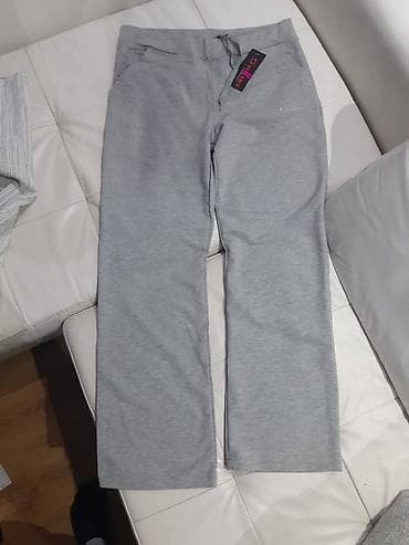 Zenska trenerka NOVO Donji deo zenske trenerke. Velicina: L i XL na lalafo.rs Zenska trenerka NOVO Donji deo zenske trenerke. Velicina: L i XL