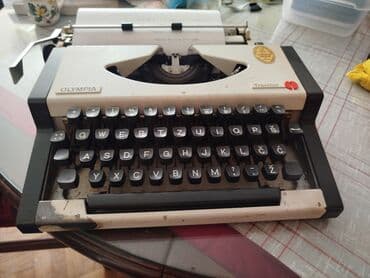 Antique devices: Olympia mehanička pisaća mašina sa koferom Nepoznato stanje. Mora at lalafo.rs — 8 Antique devices: Olympia mehanička pisaća mašina sa koferom Nepoznato stanje. Mora — 8