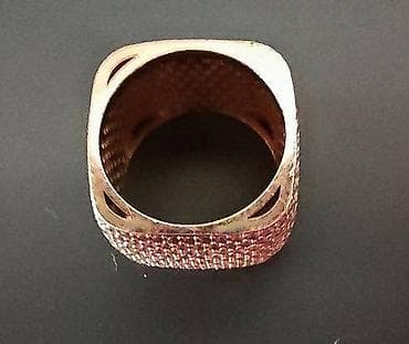 Četvrtast srebrni prsten,roze-gold boje sa svih strana su cirkoni i na lalafo.rs — 2 Četvrtast srebrni prsten,roze-gold boje sa svih strana su cirkoni i — 2