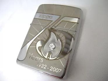 Personal Items: Zippo upaljač – kolekcionarsko izdanje „75 Years 1932–2007“ - at lalafo.rs — 1 Personal Items: Zippo upaljač – kolekcionarsko izdanje „75 Years 1932–2007“ - — 1