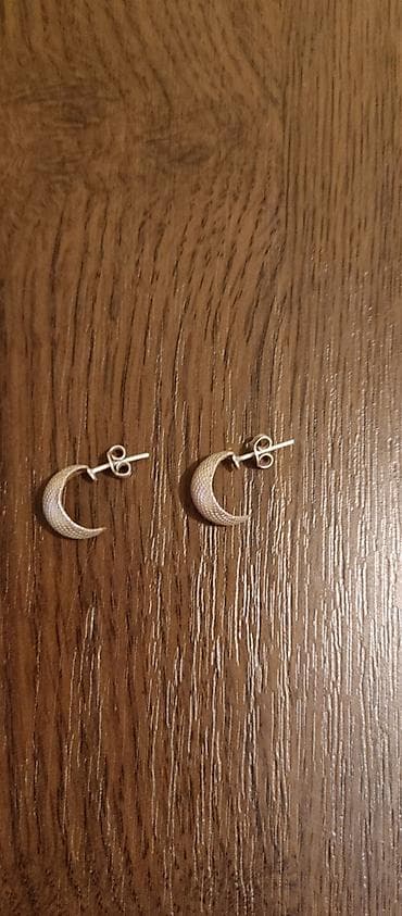 zenske original guess: Minđuše u obliku polumeseca – srebrne - Tip: ženske minđuše na šraf na lalafo.rs — 1 zenske original guess: Minđuše u obliku polumeseca – srebrne - Tip: ženske minđuše na šraf — 1