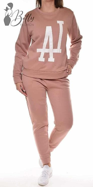 Women's Sweatsuits: Cena 2700 din. Komplet blago futrovani M, L, XL, 2XL at lalafo.rs — 1 Women's Sweatsuits: Cena 2700 din. Komplet blago futrovani M, L, XL, 2XL — 1