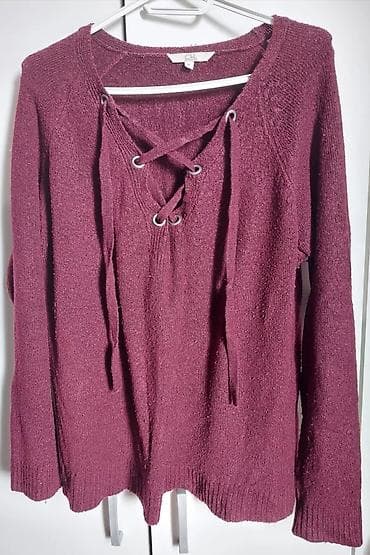 Džemper bordo boje sa dugim rukavima i vezivanjem napred - Model na lalafo.rs — 1 Džemper bordo boje sa dugim rukavima i vezivanjem napred - Model — 1