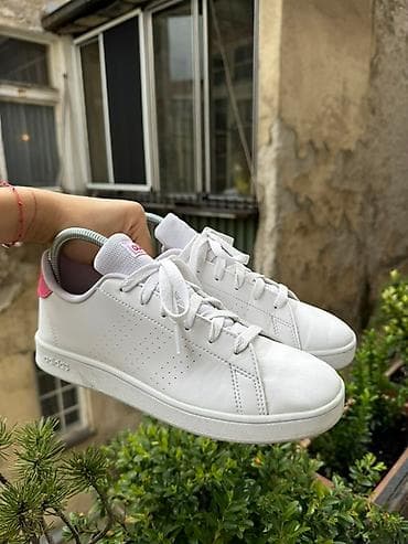 Adidas ženske patike – bele sa ružičastim detaljima - Model: klasične na lalafo.rs — 1 Adidas ženske patike – bele sa ružičastim detaljima - Model: klasične — 1