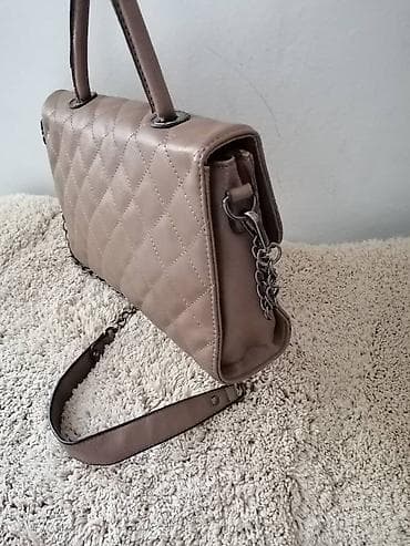 Bez tasna srednje velicine. Vrlo lepa zenska tasna stepana na rombove na lalafo.rs — 4 Bez tasna srednje velicine. Vrlo lepa zenska tasna stepana na rombove — 4