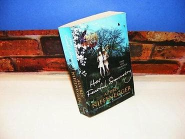 Her fearful symmetry audrey niffenegger 2009 na engleskom jeziku na lalafo.rs Her fearful symmetry audrey niffenegger 2009 na engleskom jeziku