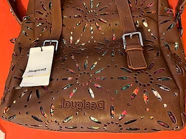 Nova Desigual torba. Braon boje sa rupičastim cvetovima ispod kojih je na lalafo.rs — 3 Nova Desigual torba. Braon boje sa rupičastim cvetovima ispod kojih je — 3