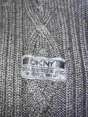 pantalone butiku ali: DKNY džemper size 16 ili po njihovom XL.Kupljen u Berlinu greškom na lalafo.rs — 3 pantalone butiku ali: DKNY džemper size 16 ili po njihovom XL.Kupljen u Berlinu greškom — 3