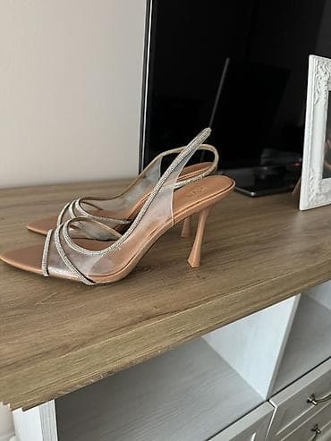 ZARA ženske sandale na štiklu Nošene jednom veličina 42 - Model na lalafo.rs — 2 ZARA ženske sandale na štiklu Nošene jednom veličina 42 - Model — 2