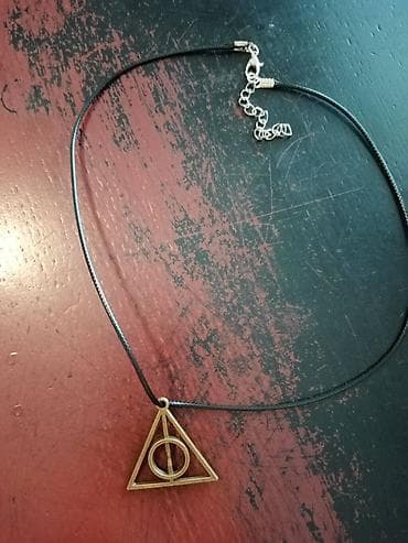 Personal Items: Hari poter ogrlice. Deathly Hallows Triangle ogrlica Hari Poter Novo at lalafo.rs — 8 Personal Items: Hari poter ogrlice. Deathly Hallows Triangle ogrlica Hari Poter Novo — 8