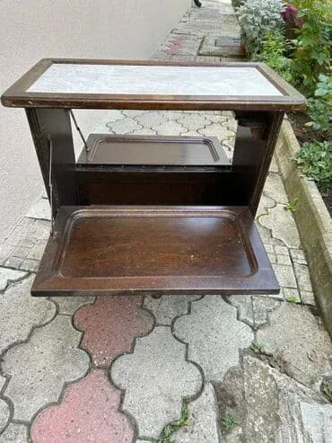 Antique Dressers: Stilski mini bar za piće - POVOLJNO - MOGUĆ PREVOZ U dobrom stanju 💎 at lalafo.rs — 1 Antique Dressers: Stilski mini bar za piće - POVOLJNO - MOGUĆ PREVOZ U dobrom stanju 💎 — 1