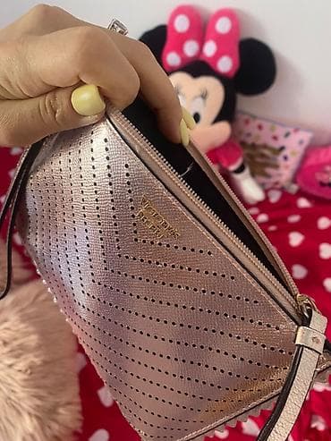Victorias secret pismo torba i novcanik akcija 2000 din na lalafo.rs Victorias secret pismo torba i novcanik akcija 2000 din