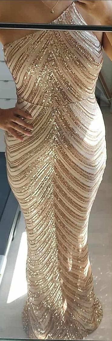 Elegantna ženska večernja haljina na jedno rame. - Duga silueta koja na lalafo.rs Elegantna ženska večernja haljina na jedno rame. - Duga silueta koja