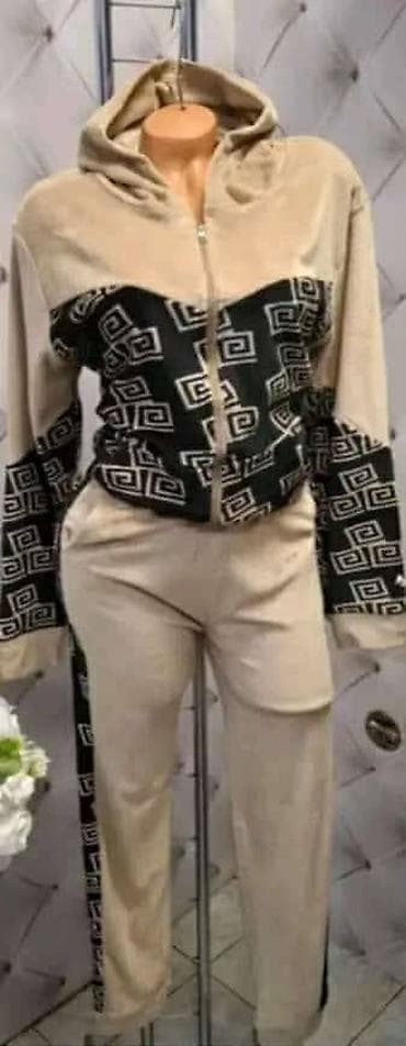 zenske broj: Zenska trenerka
velicine: M i L at lalafo.rs — 2 zenske broj: Zenska trenerka
velicine: M i L — 2