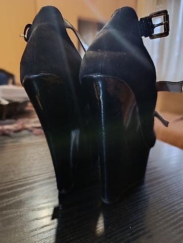 Lakovana platforma sandala,u odlicnom stanju,br 38,gaziste 24 cm na lalafo.rs — 2 Lakovana platforma sandala,u odlicnom stanju,br 38,gaziste 24 cm — 2