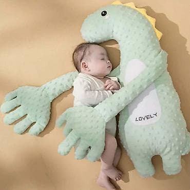 Veliki plišani jastuk–igračka za bebe sa „zagrljajem” gs - Dizajn na lalafo.rs — 1 Veliki plišani jastuk–igračka za bebe sa „zagrljajem” gs - Dizajn — 1