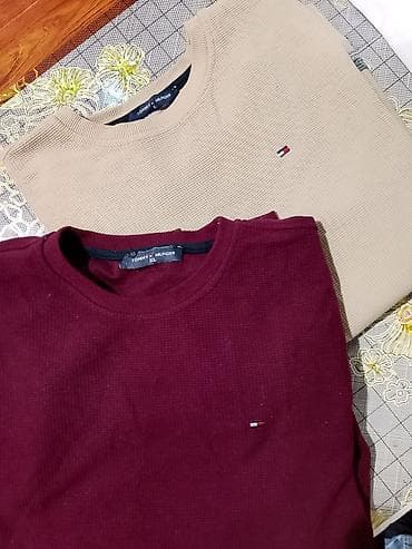 Muški džemperi Tommy Hilfiger 1komad 1000 dinara - Model: klasični na lalafo.rs — 1 Muški džemperi Tommy Hilfiger 1komad 1000 dinara - Model: klasični — 1