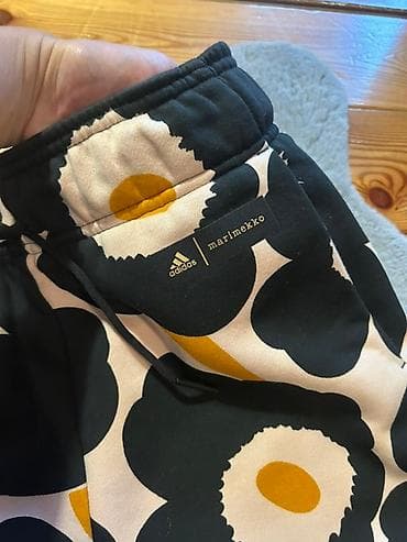 Nova Adidas Marimekko trenerka. Naznačena veličina je S, ali odgovara na lalafo.rs — 7 Nova Adidas Marimekko trenerka. Naznačena veličina je S, ali odgovara — 7