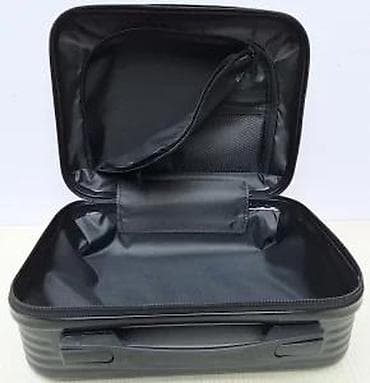 Accessories: Crna kozmetička torba sa motivom Iron Mana. Dizajnirana je sa tvrdim at lalafo.rs — 10 Accessories: Crna kozmetička torba sa motivom Iron Mana. Dizajnirana je sa tvrdim — 10