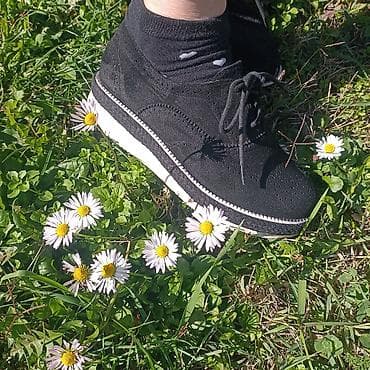 Crne ženske oksford cipele od brušene kože sa pertlama. Gornjište je na lalafo.rs — 2 Crne ženske oksford cipele od brušene kože sa pertlama. Gornjište je — 2