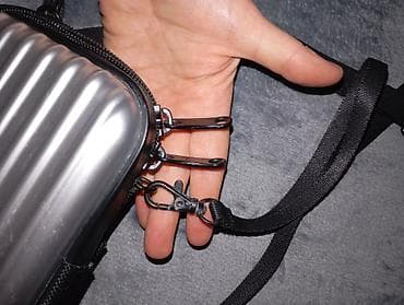 Mala crna torbica ima tragove koriscenja,bez ostecenja na lalafo.rs — 3 Mala crna torbica ima tragove koriscenja,bez ostecenja — 3