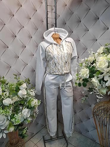 Ženski komplet trenerke sa duksericom na rajsferšlus i kapuljačom. - na lalafo.rs — 2 Ženski komplet trenerke sa duksericom na rajsferšlus i kapuljačom. - — 2