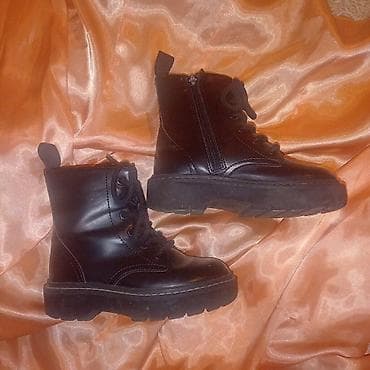 Dečje crne čizmice sa rajsferšlusom i pertlama - Model: gležnjače za na lalafo.rs — 1 Dečje crne čizmice sa rajsferšlusom i pertlama - Model: gležnjače za — 1