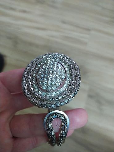 Prodajem dve masivne svečane narukvice,jedna debela okrugla - 1200 na lalafo.rs — 9 Prodajem dve masivne svečane narukvice,jedna debela okrugla - 1200 — 9