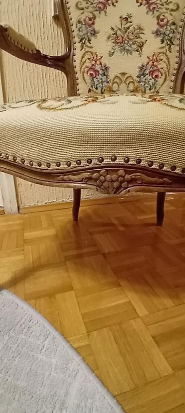 Antikvrska tapacirana fotelja u stilu ROKOKO - Konstrukcija: čvrsto na lalafo.rs Antikvrska tapacirana fotelja u stilu ROKOKO - Konstrukcija: čvrsto