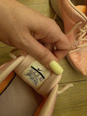 Reebok i Nike patike. Nošene ali u dobrom stanju, mozete videti po na lalafo.rs — 8 Reebok i Nike patike. Nošene ali u dobrom stanju, mozete videti po — 8