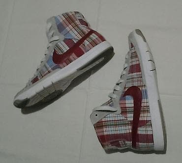 NIKE original uvek aktuelan model, prelepe i lagane patike, donete su na lalafo.rs — 4 NIKE original uvek aktuelan model, prelepe i lagane patike, donete su — 4