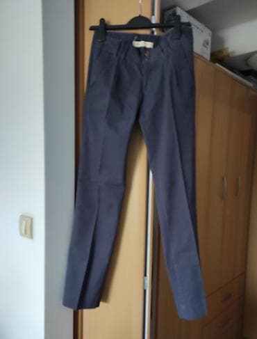 pantalone butiku ali: Ramax pantalone boje sljive, nosene 2 puta, vel. 38 na lalafo.rs — 1 pantalone butiku ali: Ramax pantalone boje sljive, nosene 2 puta, vel. 38 — 1