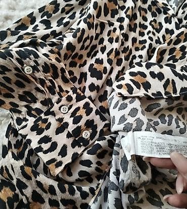 Zara leopard kosulja nazad je za nijansu duža nego napred. Veličina m at lalafo.rs — 2 Zara leopard kosulja nazad je za nijansu duža nego napred. Veličina m — 2