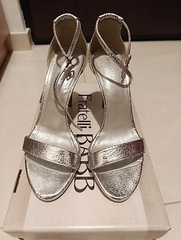 Elegantne srebrne sandale sa tankim kaišićem oko zgloba marke Fratelli na lalafo.rs — 2 Elegantne srebrne sandale sa tankim kaišićem oko zgloba marke Fratelli — 2