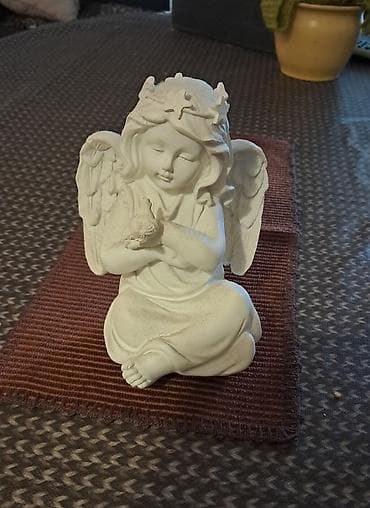 Figura andjela. Gipsana. Visina 15 cm na lalafo.rs Figura andjela. Gipsana. Visina 15 cm