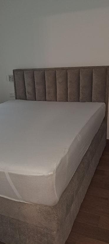 Ugradni TV panel sa dekorativnim lamelama + tapacirani francuski ležaj na lalafo.rs — 3 Ugradni TV panel sa dekorativnim lamelama + tapacirani francuski ležaj — 3