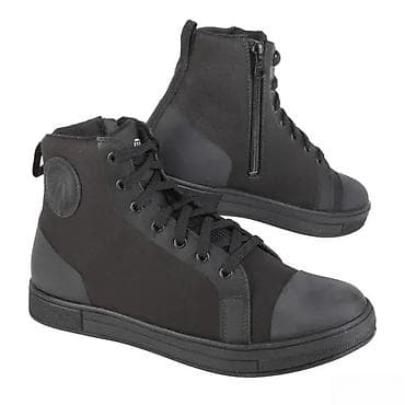 Crne visoke patike sa bočnim rajsferšlusom - Dizajn: klasičan na lalafo.rs Crne visoke patike sa bočnim rajsferšlusom - Dizajn: klasičan