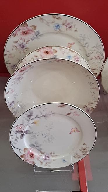 Porcelanski set tanjira sa cvetnim dezenom - Materijal: fini porcelan na lalafo.rs Porcelanski set tanjira sa cvetnim dezenom - Materijal: fini porcelan