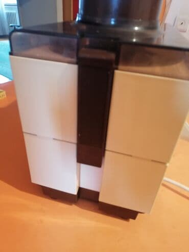 Sokovnik Elin – električni aparat za ceđenje voća i povrća - na lalafo.rs Sokovnik Elin – električni aparat za ceđenje voća i povrća -