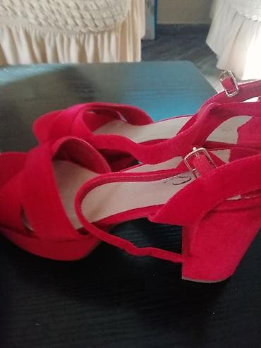 Nove, nijednom obuvene at lalafo.rs — 4 Nove, nijednom obuvene — 4