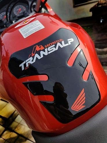 Honda TRANSALP - Tank pad - 1589 📌 Opis: Samolepljivi protektor za at lalafo.rs — 3 Honda TRANSALP - Tank pad - 1589 📌 Opis: Samolepljivi protektor za — 3