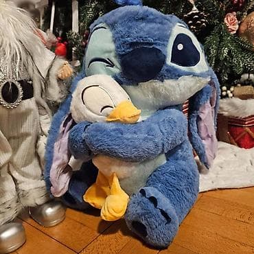 Plišana igračka – Stitch zagrlio pačića - Stitch u rukama drži at lalafo.rs — 2 Plišana igračka – Stitch zagrlio pačića - Stitch u rukama drži — 2