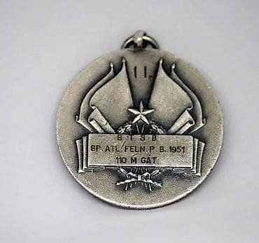 Srebrna medalja 1951. 110 m s preponama. Izuzetno očuvana srebrna na lalafo.rs Srebrna medalja 1951. 110 m s preponama. Izuzetno očuvana srebrna