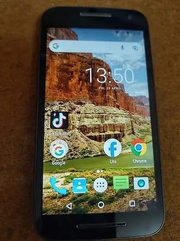Motorola Moto G3 Telefon radi, u dobrom je stanju, baterija je dobra