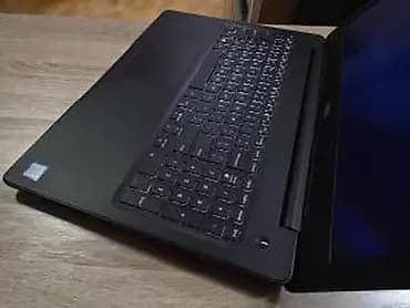 Dell 12GB SSD+HDD Kamera Hdmi Procesor I5. > > Prodajem Dell