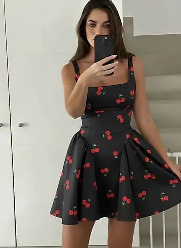 🍒Mini haljine sa širokom suknjom i cvetnim/voćnim printom
✅2800 din