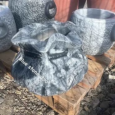 Dekorativna betonska žardinjera – model u obliku zavezanog džaka -