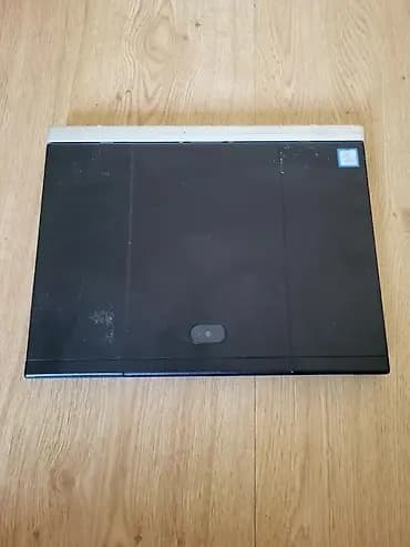 Prodajem Panasonic CF-XZ – vrhunski poslovni laptop sa ekranom na