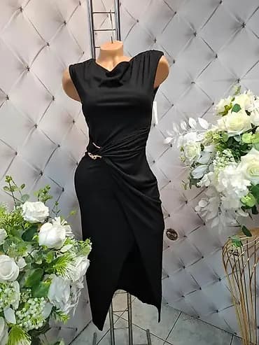 Elegantna midi haljina sa preklopom - Model: bez rukava, blago